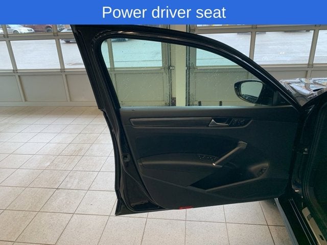 2021 Volkswagen Passat 2.0T R-Line