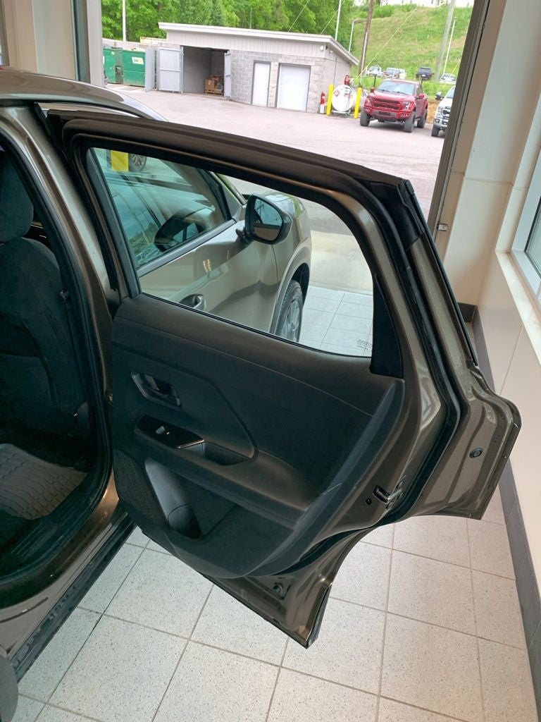 2025 Nissan Kicks S