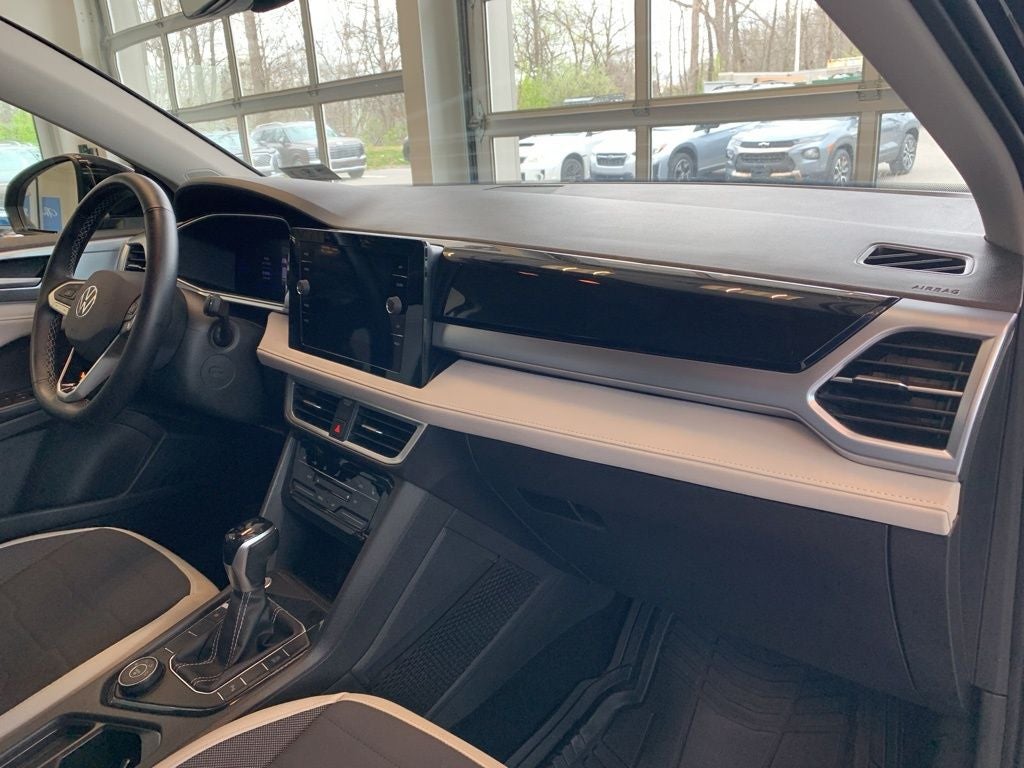 2025 Volkswagen Taos 1.5T SE