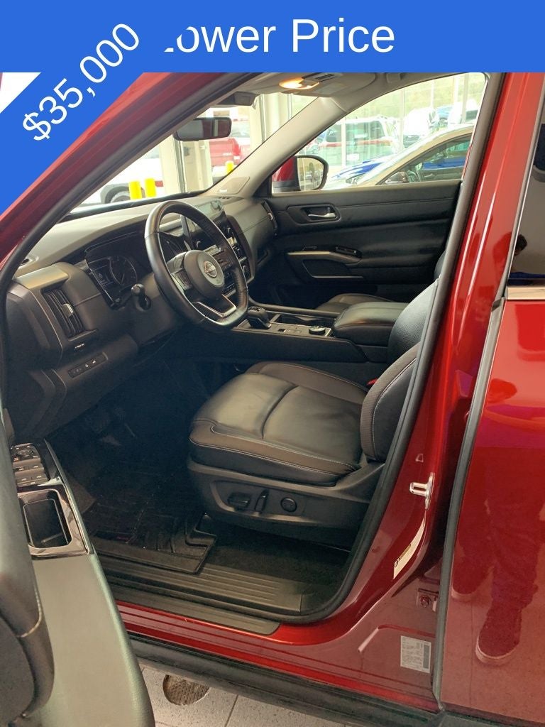 2023 Nissan Pathfinder SL