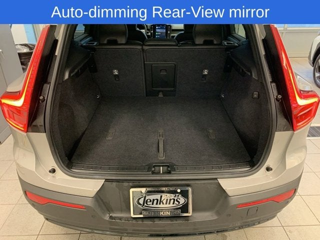 2025 Volvo XC40 Plus Dark Theme