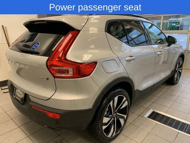 2025 Volvo XC40 Plus Dark Theme