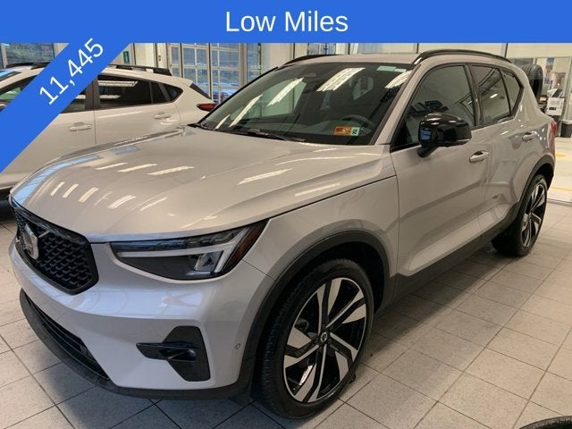 2025 Volvo XC40 Plus Dark Theme
