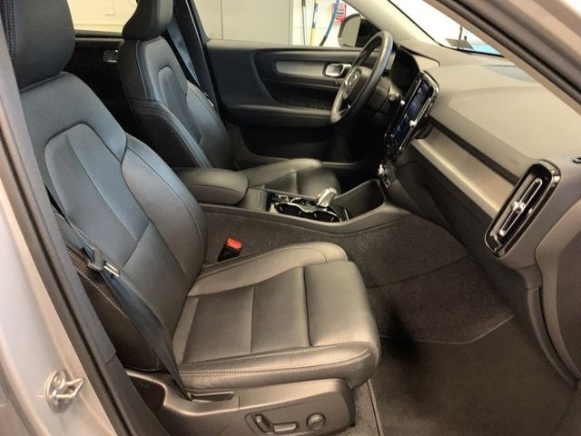 2025 Volvo XC40 Plus Dark Theme