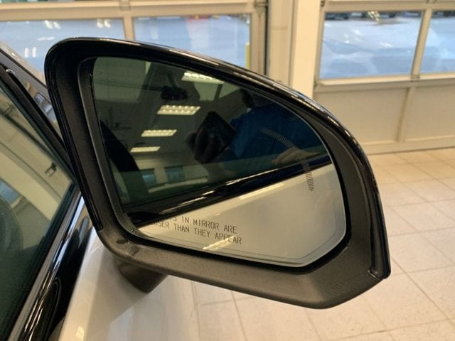 2025 Volvo XC40 Plus Dark Theme