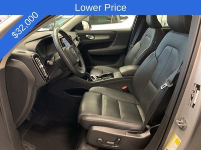 2025 Volvo XC40 Plus Dark Theme