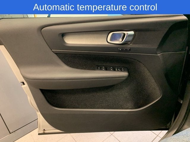 2025 Volvo XC40 Plus Dark Theme