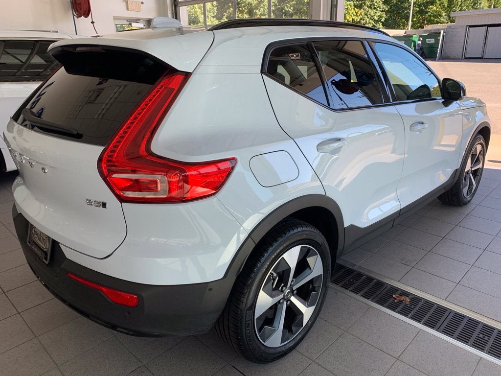 2026 Volvo XC40 B5 Plus