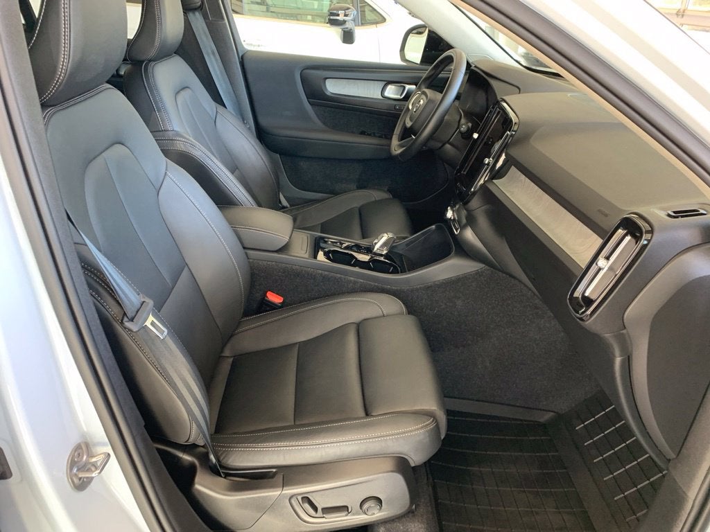 2026 Volvo XC40 B5 Plus